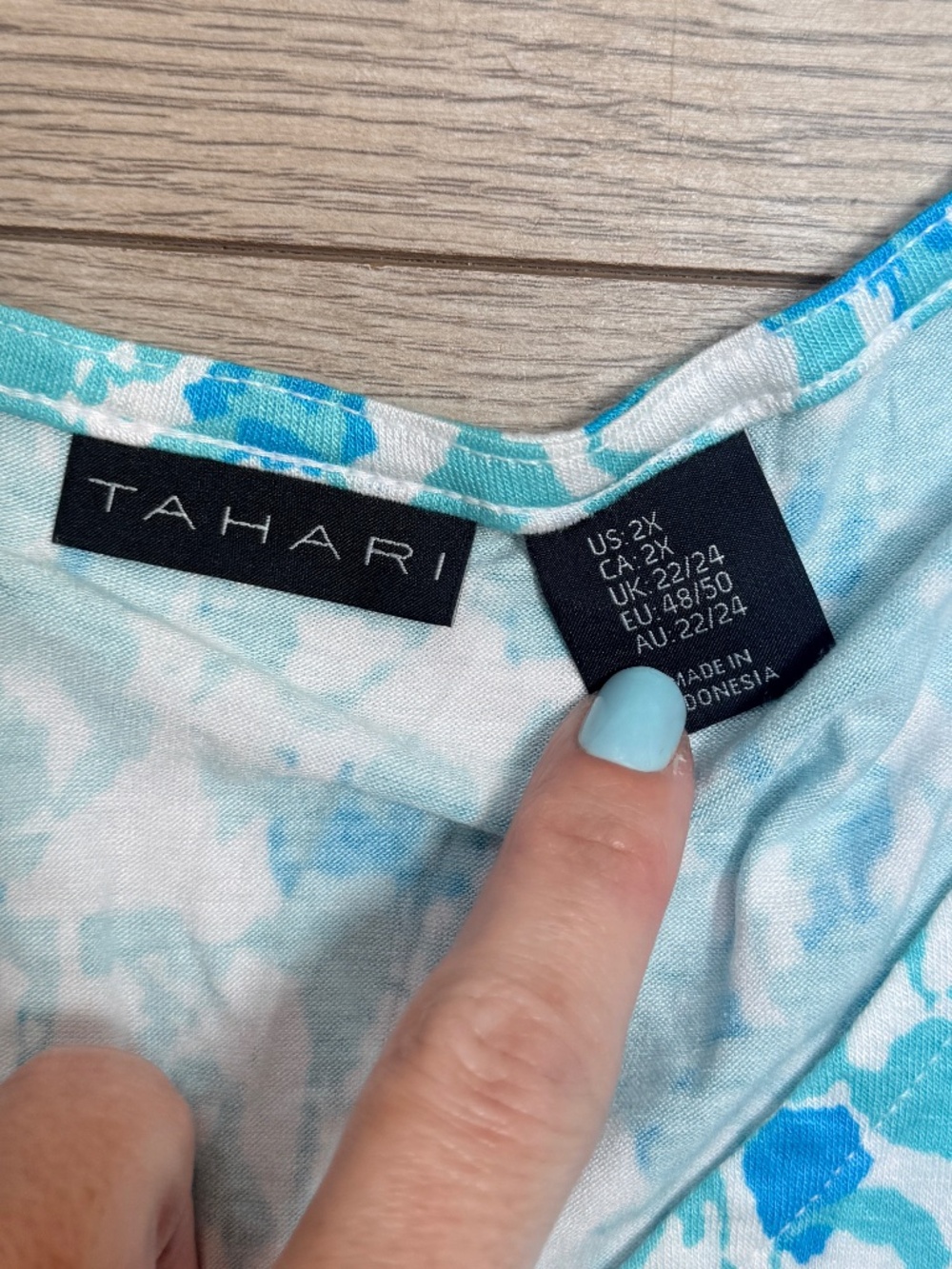 Tahari 2x Tee with zipper detail - Picture 2 of 4